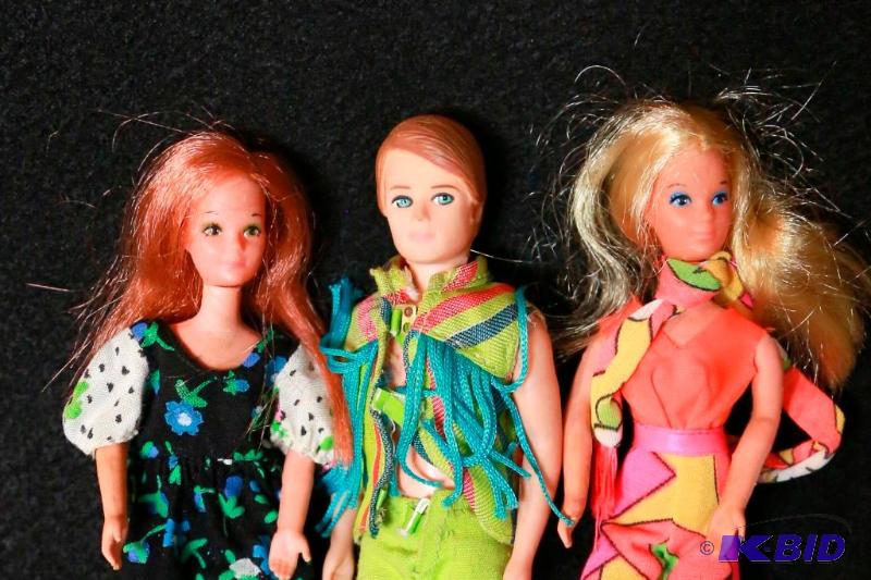 lot 247 image: 1970 Mattel Dawn & Friends Dolls