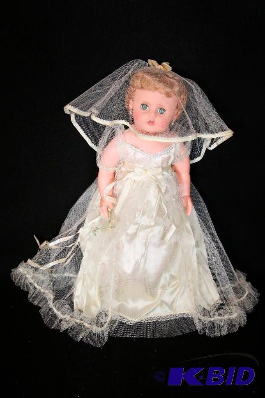 lot 267 image: Vintage Bride Doll - Excellent Condition