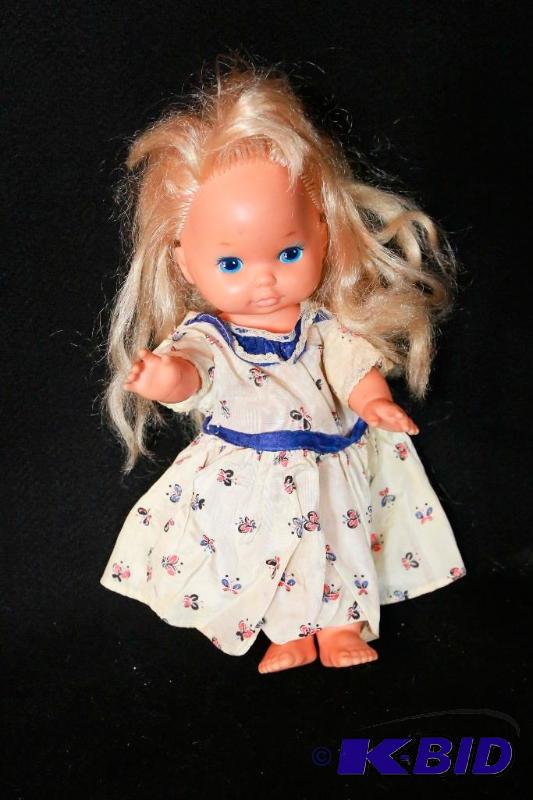 lot 268 image: 1988 Mattel Doll