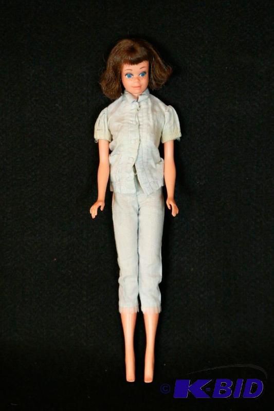 lot 34 image: 1962 Midge Barbie Doll