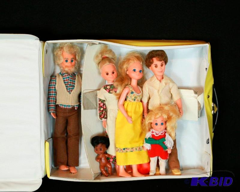 lot 40 image: 1970s Mattel Sunshine Family Doll Set w Original Case