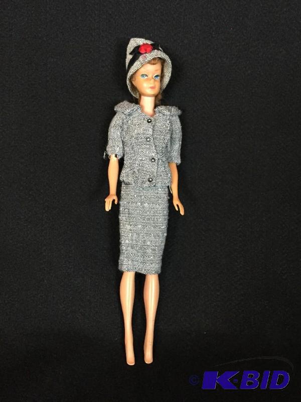 lot 6 image: 1962 Barbie Doll