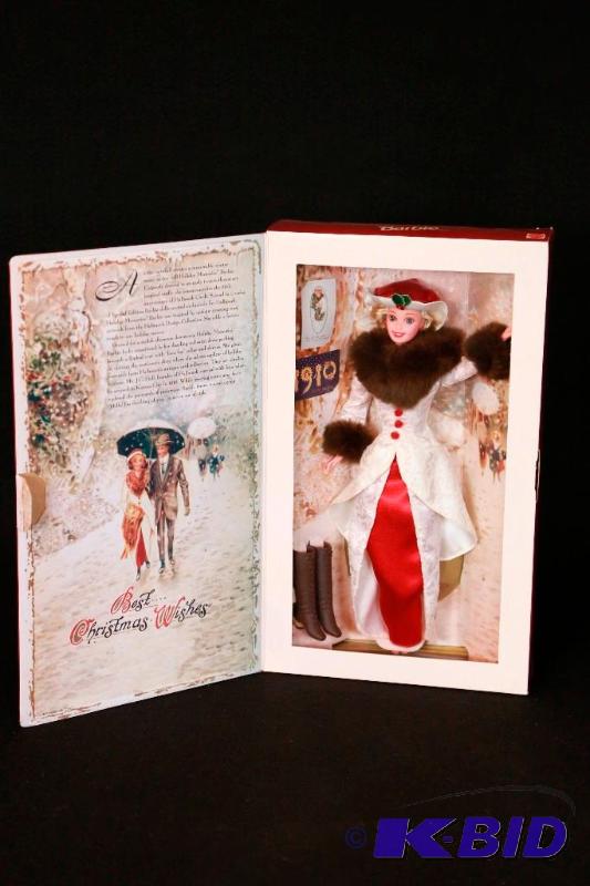lot 66 image: 1995 Holiday Memories Barbie NIB