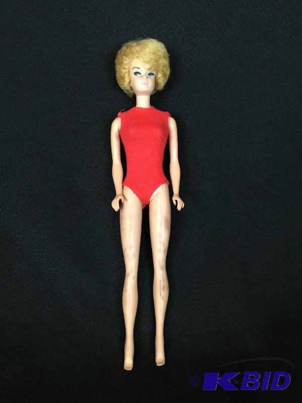 lot 8 image: 1962 Barbie Doll