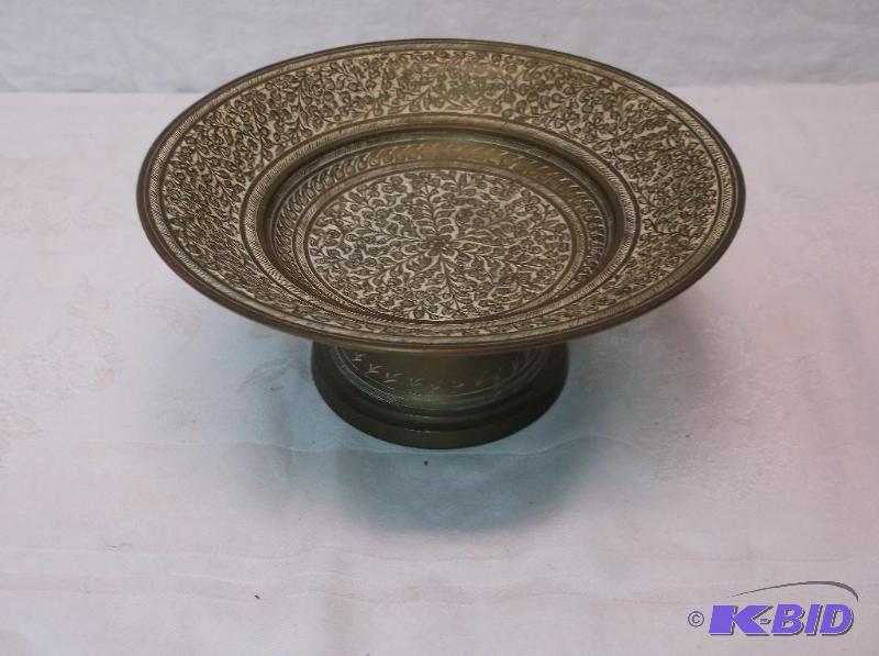 lot 157 image: Vintage solid brass change dish made in India...