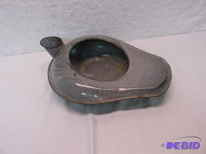 lot 159 image: Vintage enameled bed pan great display piece....