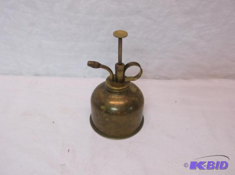 lot 163 image: Vintage solid brass oil can marked 555 #3....