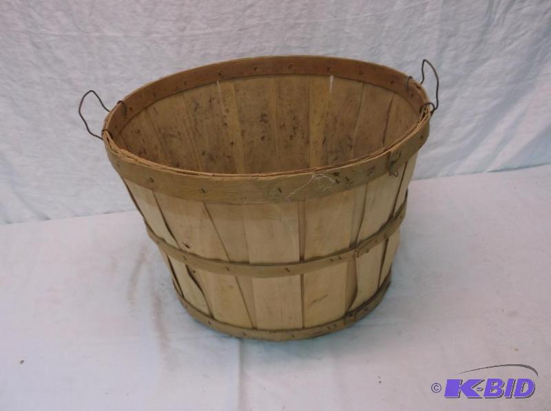 lot 170 image: Vintage apple basket measuring 18" D x 1...