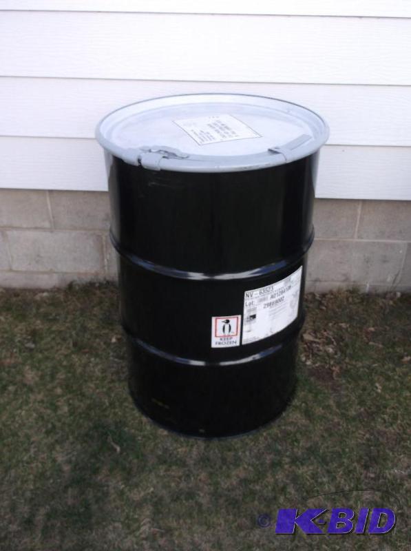 lot 175 image: Black steel 55 gal. food grade barrel with lo...