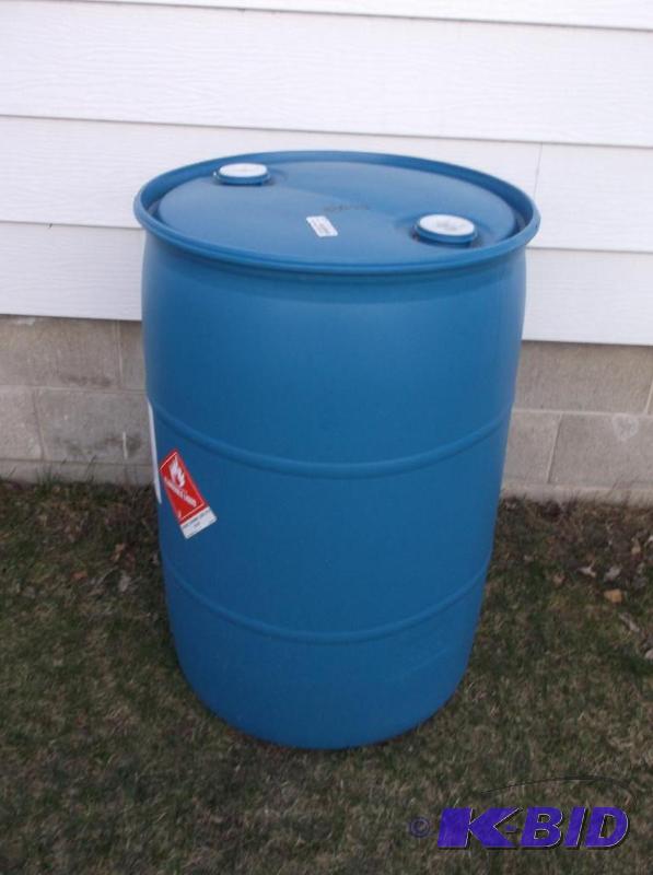 lot 178 image: Blue plastic 55 gal. food grade barrel with l...