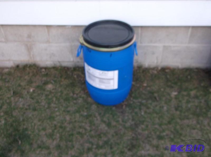 lot 192 image: 20 gal. blue food grade barrel with locking l...