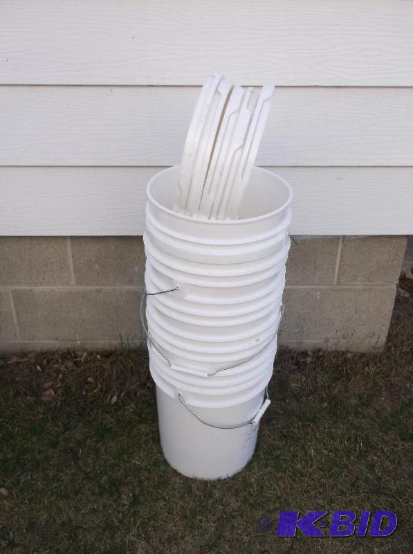 lot 206 image: 5-5 gal. food grade pails with lids in good u...