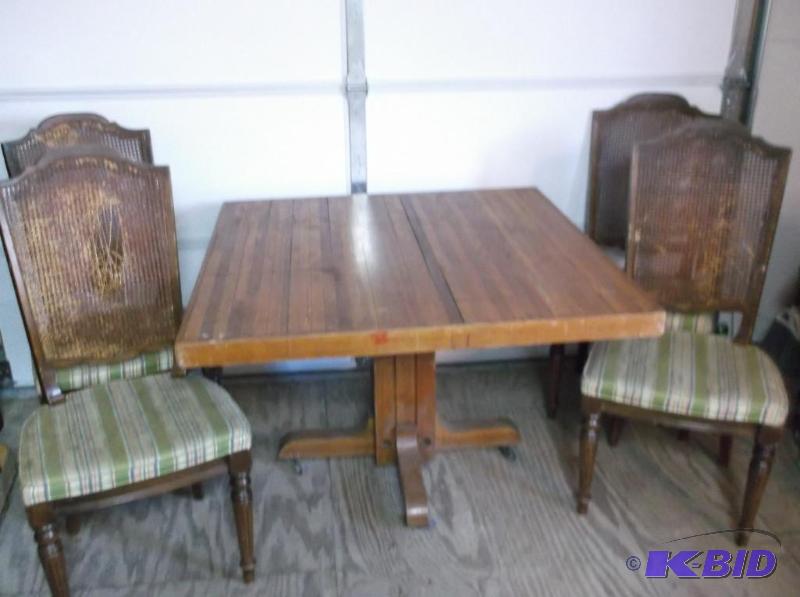 lot 66 image: Vintage butcher block table with 4 wicker bac...