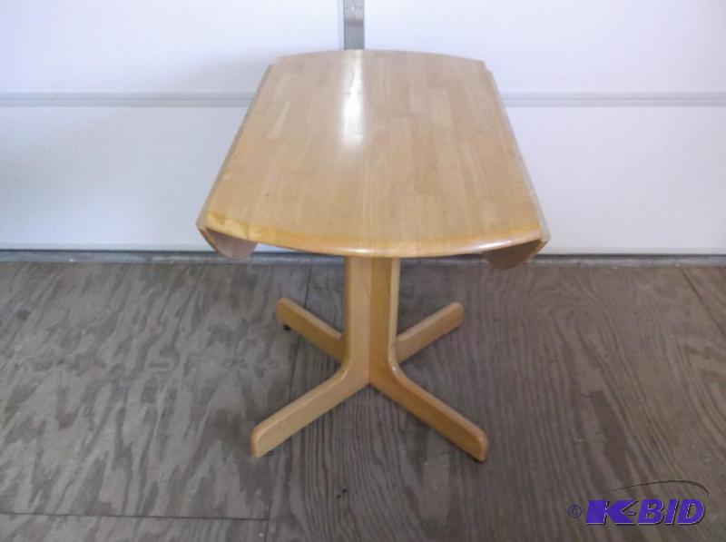 lot 68 image: Nice maple drop leaf table measuring 40"...