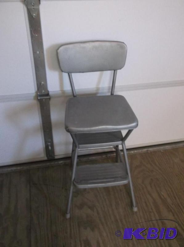 lot 70 image: Costco painted step stool in good usable cond...