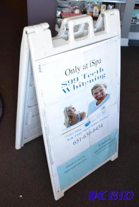 lot 26 image: Folding plastic display stand 44x24"...