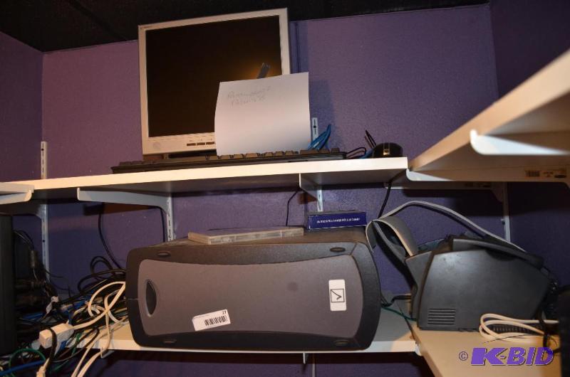 lot 27 image: Computer server, keyboard, mouse, Westinghous...