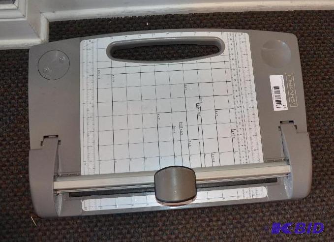 lot 31 image: Fiskars Mat cutting board...