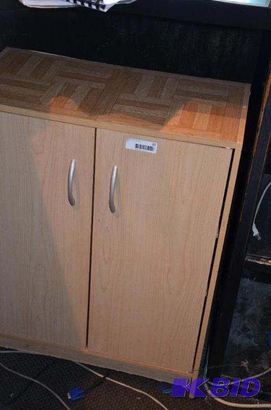 lot 32 image: Wood cabinet 24x32x12"...