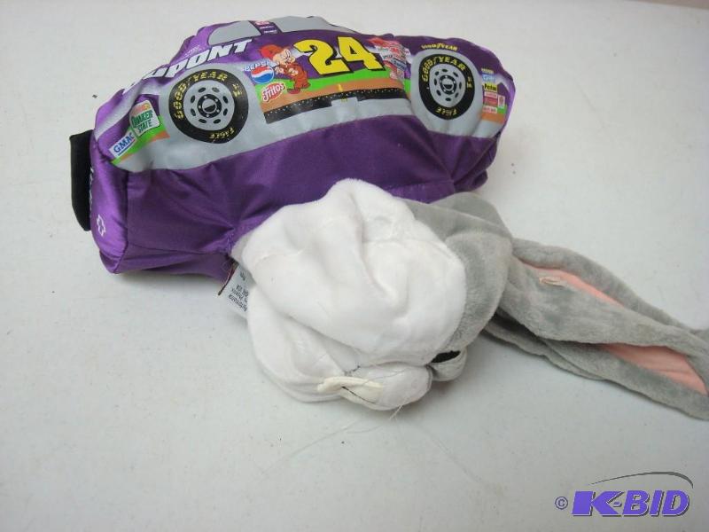 lot 125 image: Stuffed Bugs Head In Car...
