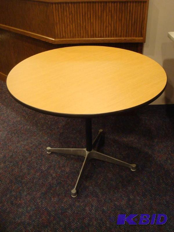 lot 16 image: Pedestal Table, Good Condition...