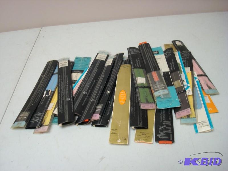 lot 194 image: Lot of Zippers...