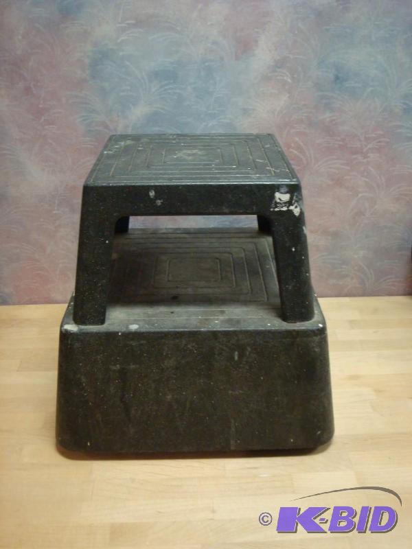 lot 31 image: Little Cart On Wheels...
