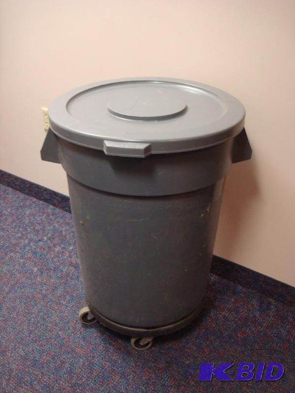 lot 36 image: Rubbermaid Brute Trash Can On Wheels...