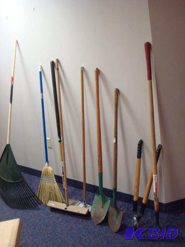 lot 37 image: Lot Of Yard Tools...