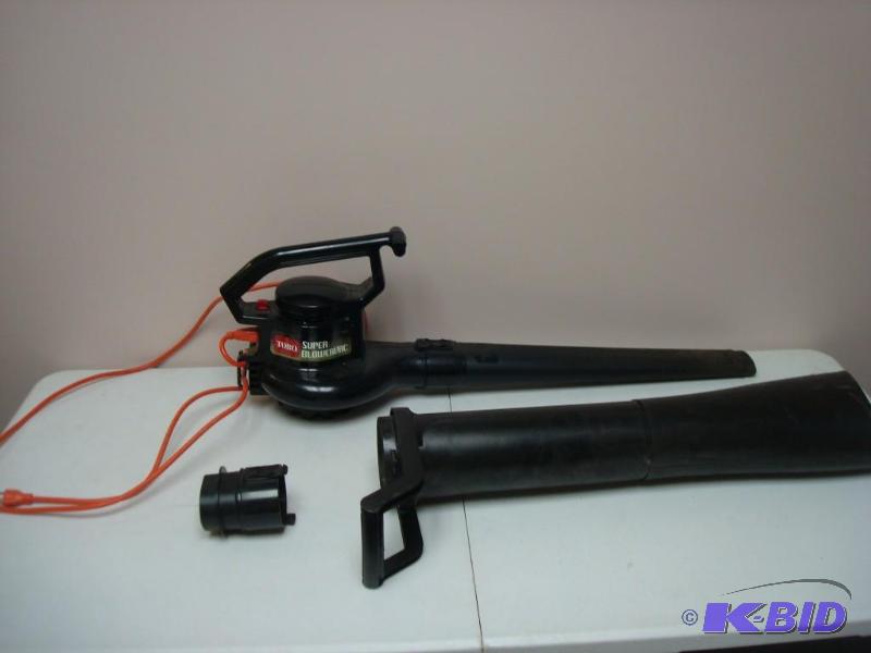 lot 43 image: Toro SuperblowerVac, Used, Works Good, I Beli...