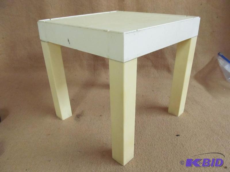 Plastic table
