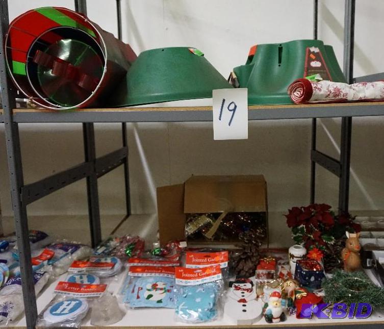 lot 19 image: 1 Lot of Assorted Christmas Accessories and D...