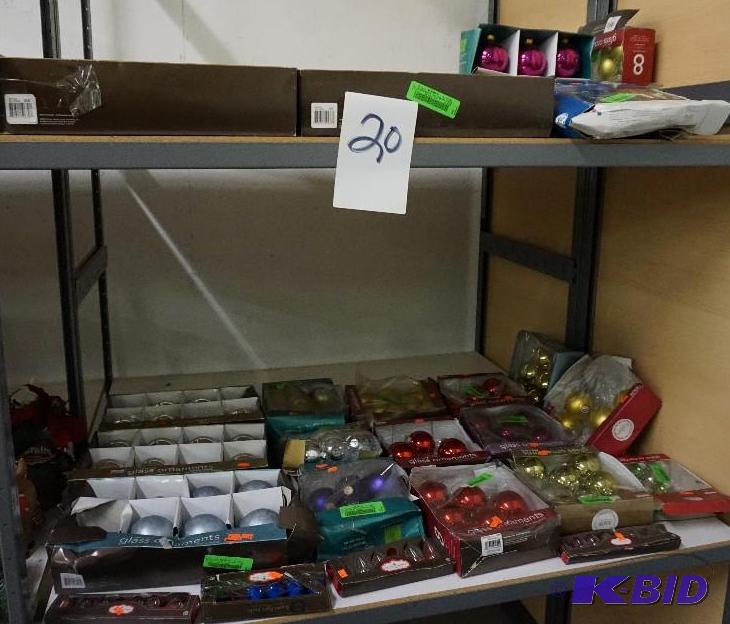 lot 20 image: 1 Lot of Assorted Christmas Accessories and D...