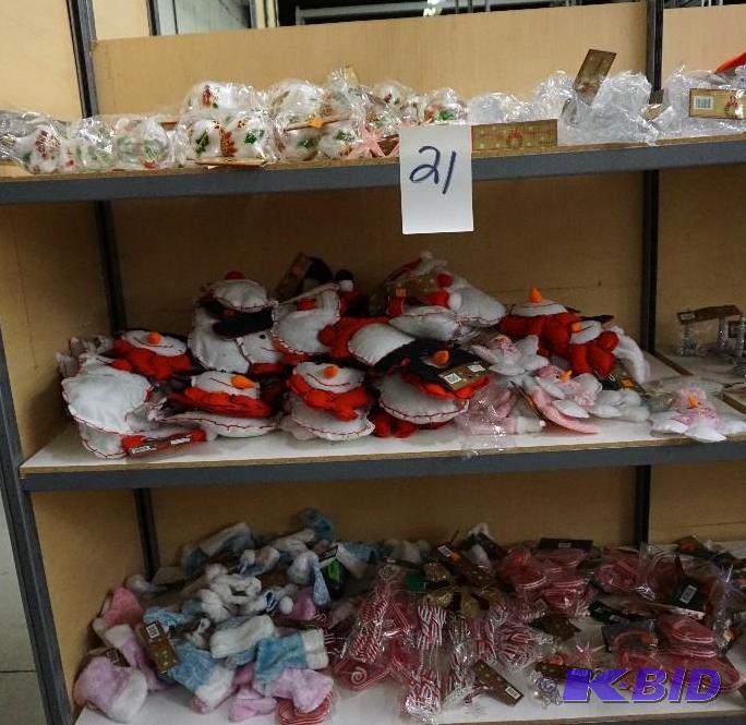 lot 21 image: 1 Lot of Assorted Christmas Accessories and D...