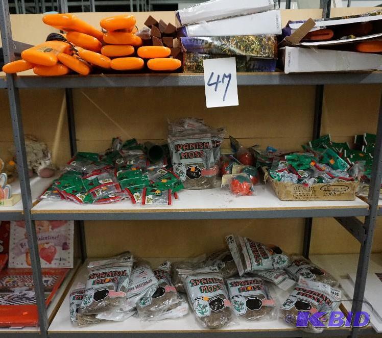 lot 47 image: 1 Lot of Assorted Video Games and Spanish Mos...