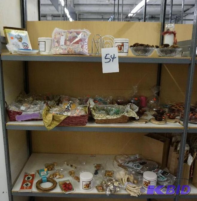 lot 54 image: Lot of Assorted Decorative Arts and Craft Ite...