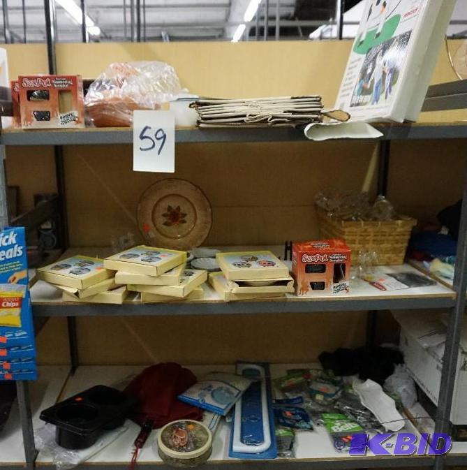 lot 59 image: Lot of Assorted Knick Knacks and Decorative D...