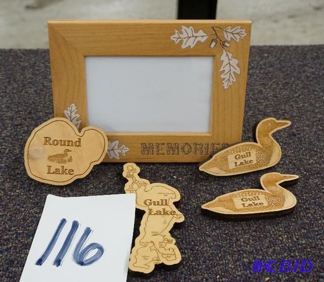 lot 116 image: Up North Themed Picture Frame With Refrigerat...