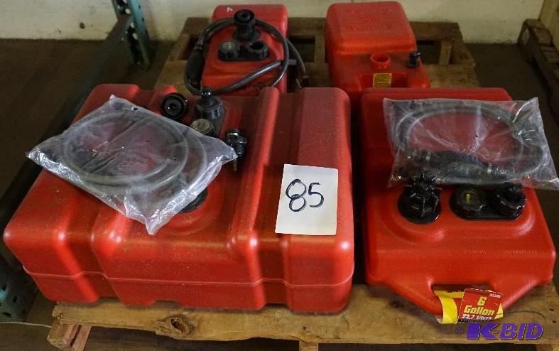 lot 85 image: 1 Lot of OutboardMarine Gas Tanks In Very Go...