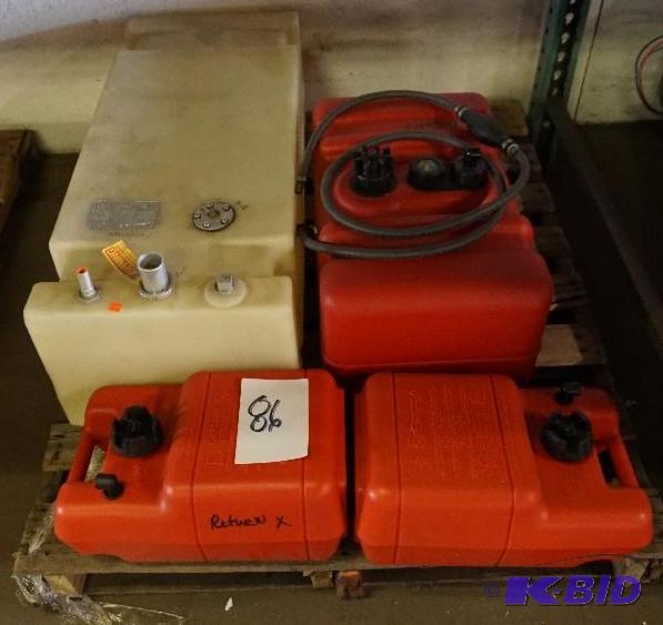 lot 86 image: 1 Lot of OutboardMarine Gas Tanks In Very Go...