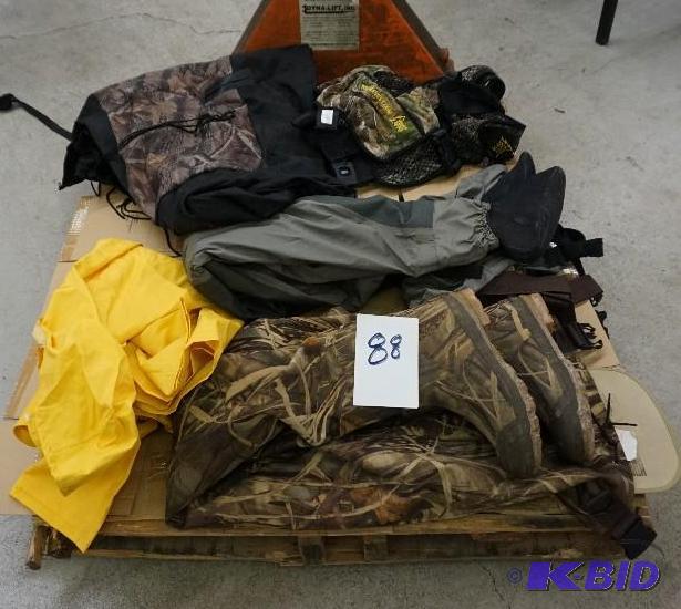 lot 88 image: Lot Of Assorted Waiters, Rain Gear Real Tree ...