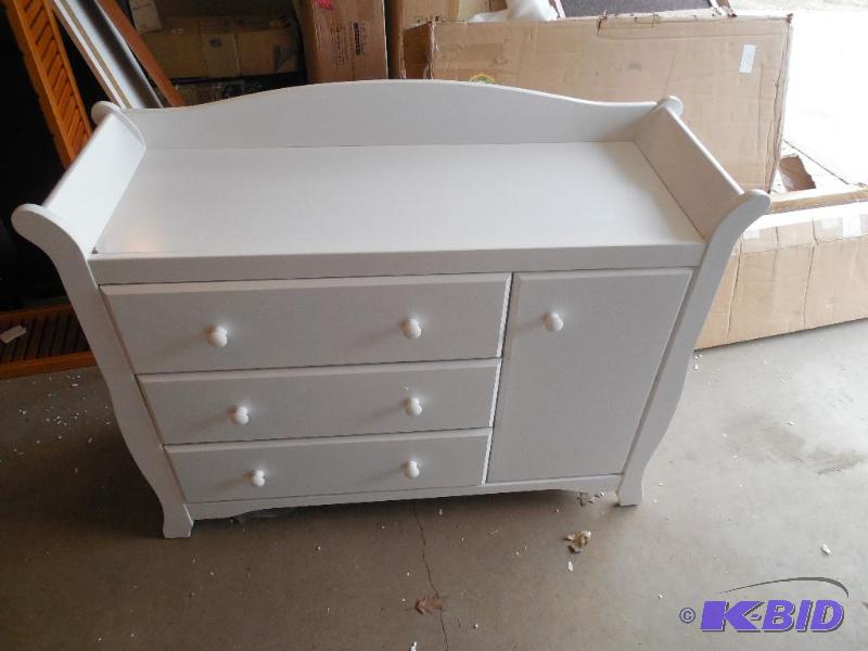 Storkraft Combo Dresser  Changing table