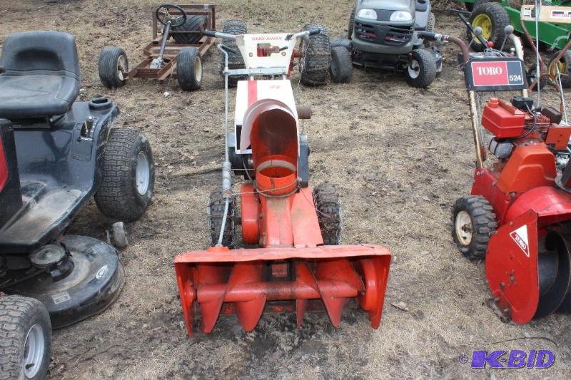 lot 23 image: Simplicity 8 HP Snow Blower