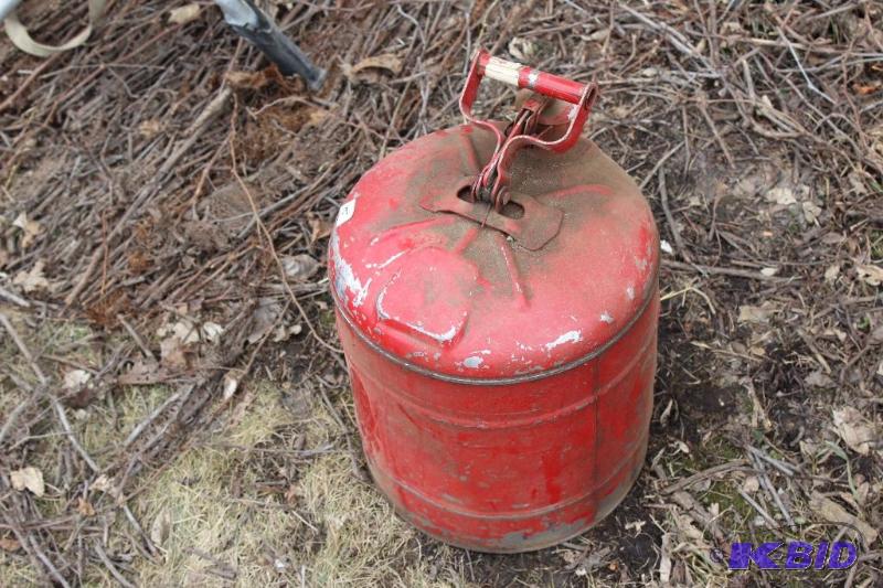 lot 9 image: Vintage Spill Proof Gas Can ...