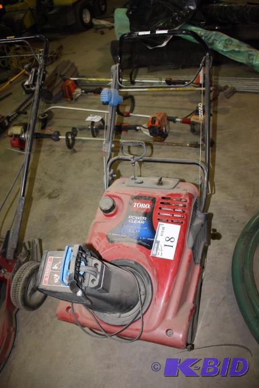Toro 21 Snow Blower Power Clear TM 4-Cycle Engine 5.5HP Electric Start 21 Width.