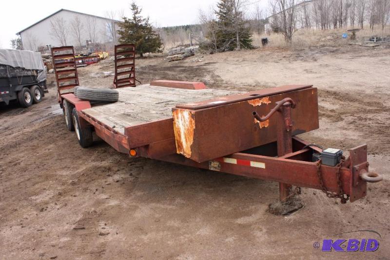 2004 Bison Trailer CS T6206 License Plate 29 x 8 Missing Middle Axle