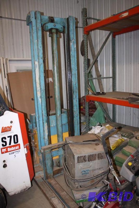 Colson Model M-20 Pallet Lift 3000lbs. Capacity