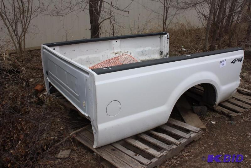 F-350 Super Duty 8 Truck Bed 2002-2006 White.
