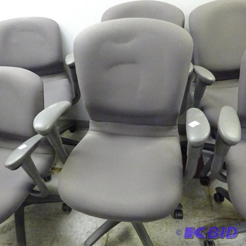 2 Matching Office Chairs on Wheels...