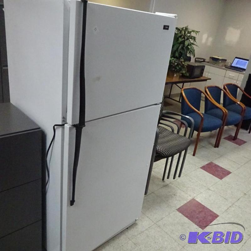 Roper Fridge Freezer Model RT180KXFW01...